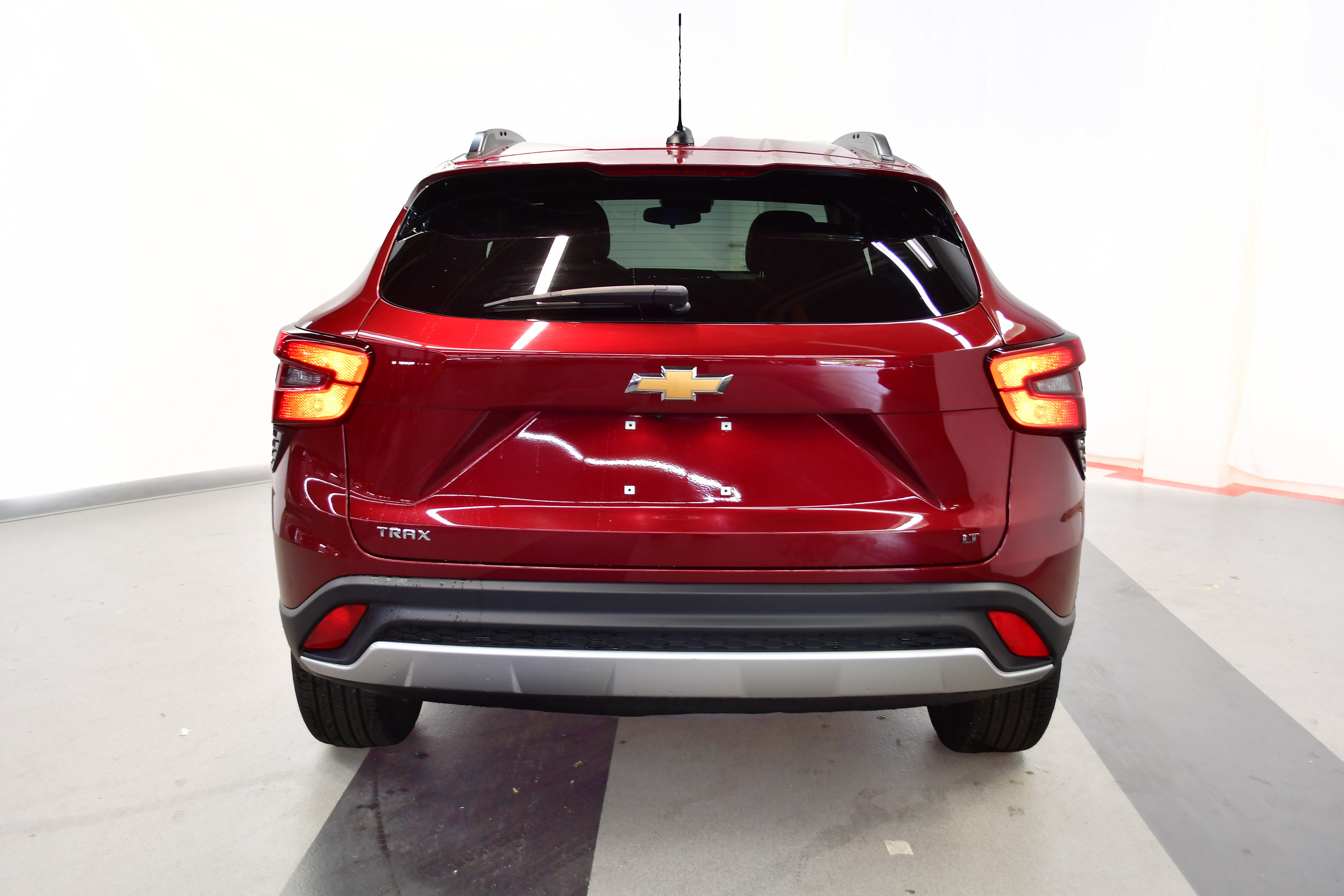 Used 2025 Chevrolet Trax LT w/ LT Convenience Package FWD image 6