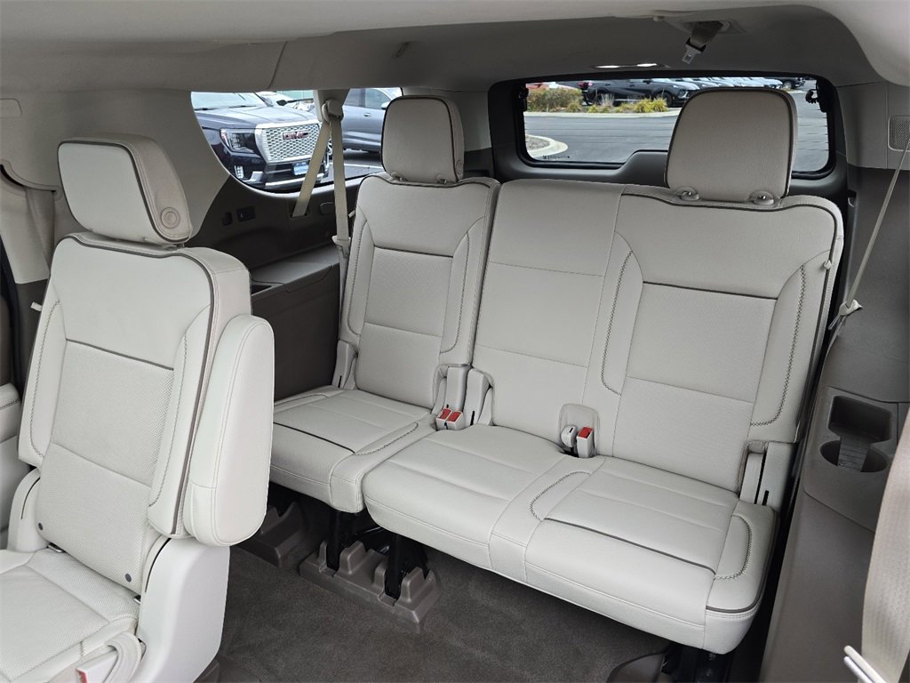 Used 2021 GMC Yukon XL Denali w/ Denali Premium Package image 28