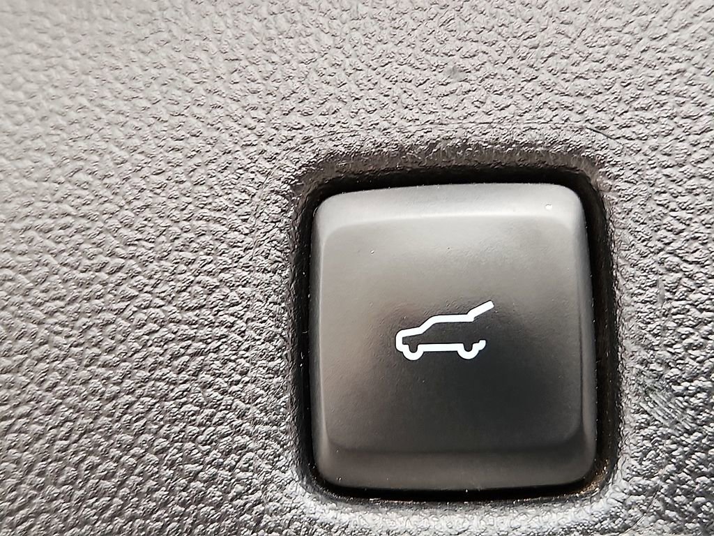 Used 2022 Ford Escape SE w/ SE Sport Appearance Package image 13