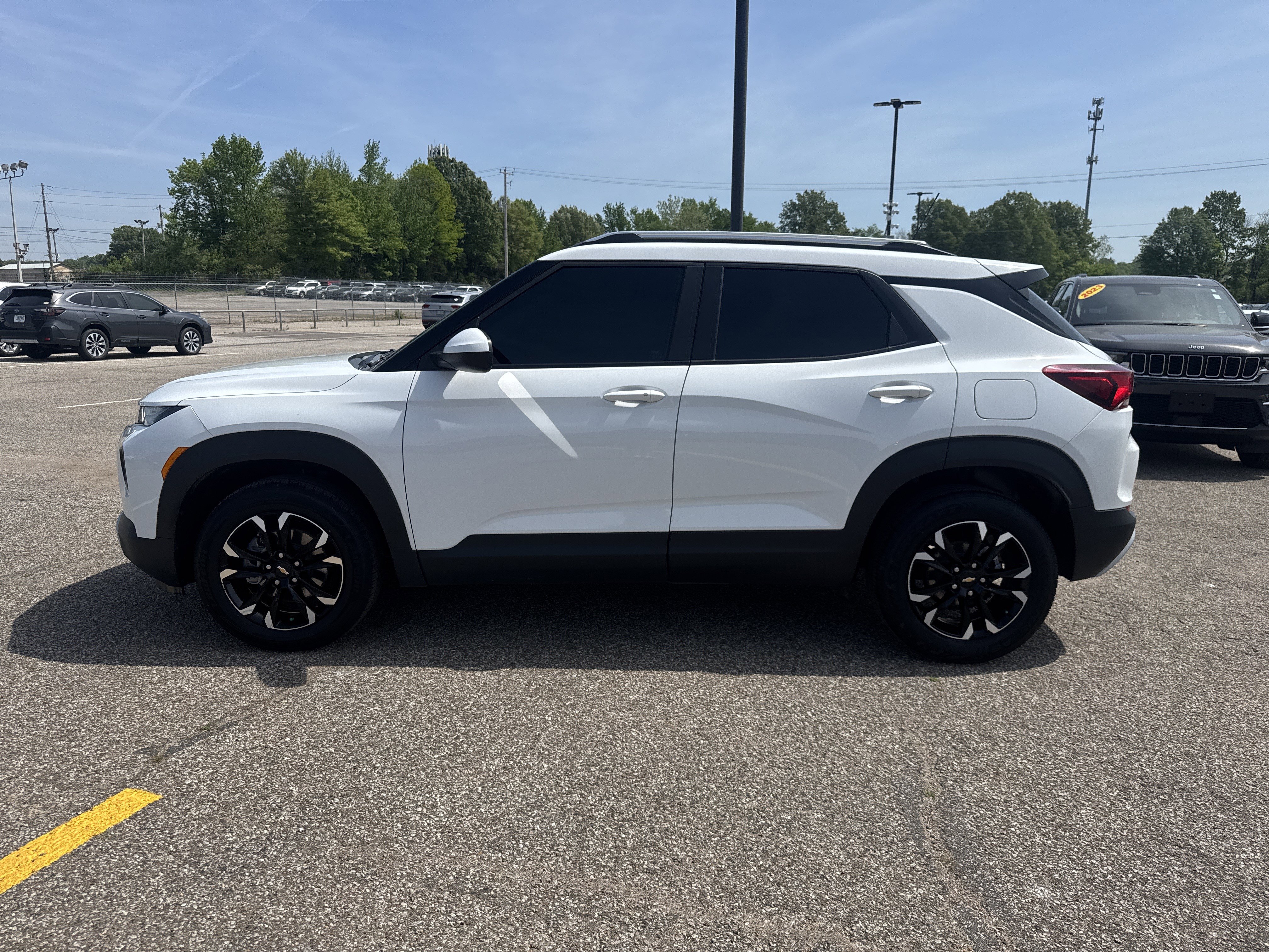 Used 2022 Chevrolet TrailBlazer LT w/ Convenience Package image 2