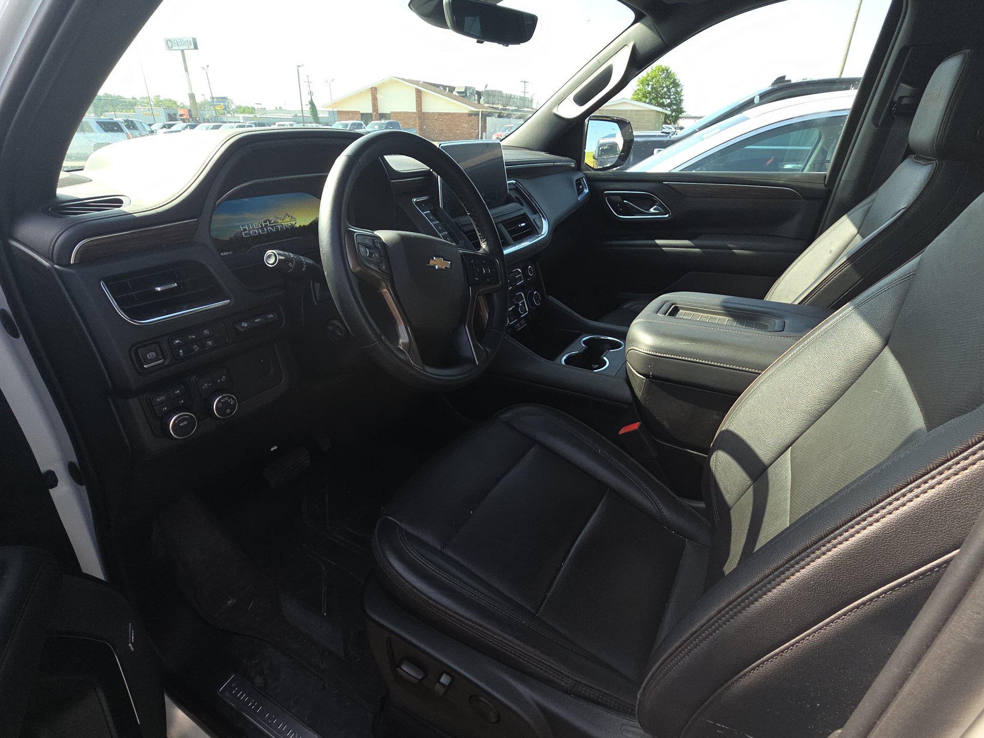 Used 2023 Chevrolet Suburban High Country AWD/4WD image 8