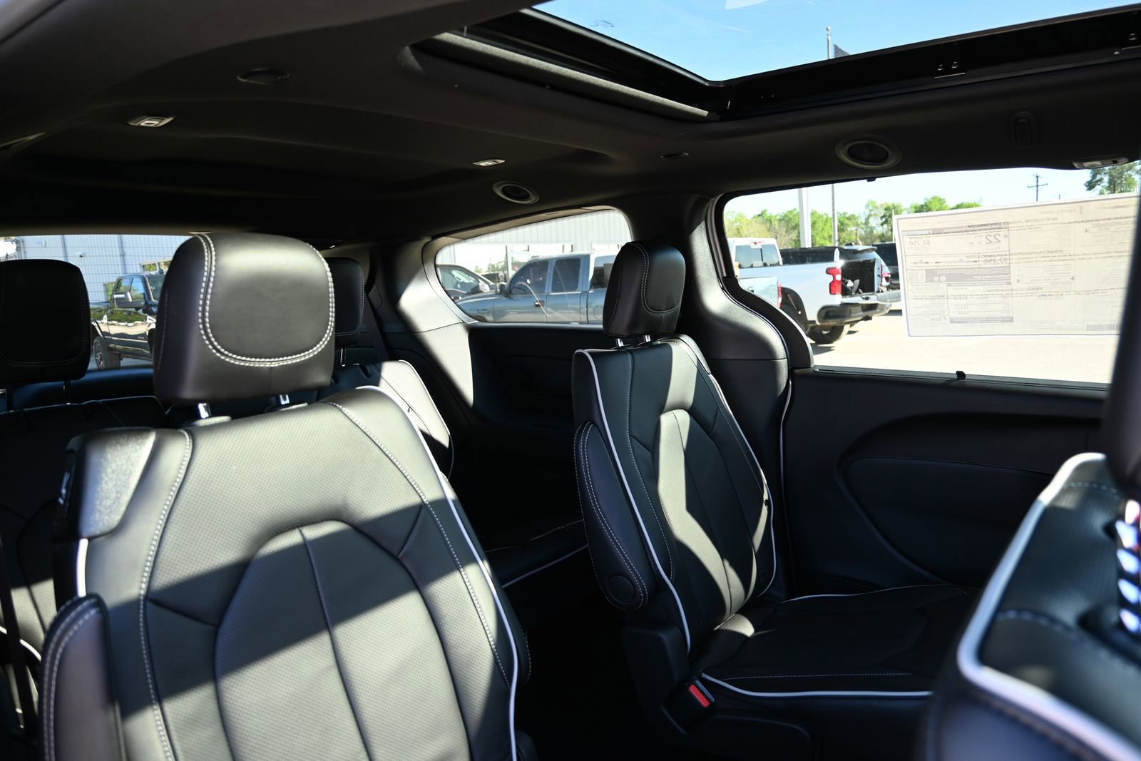 New 2026 Chrysler Pacifica Limited image 21