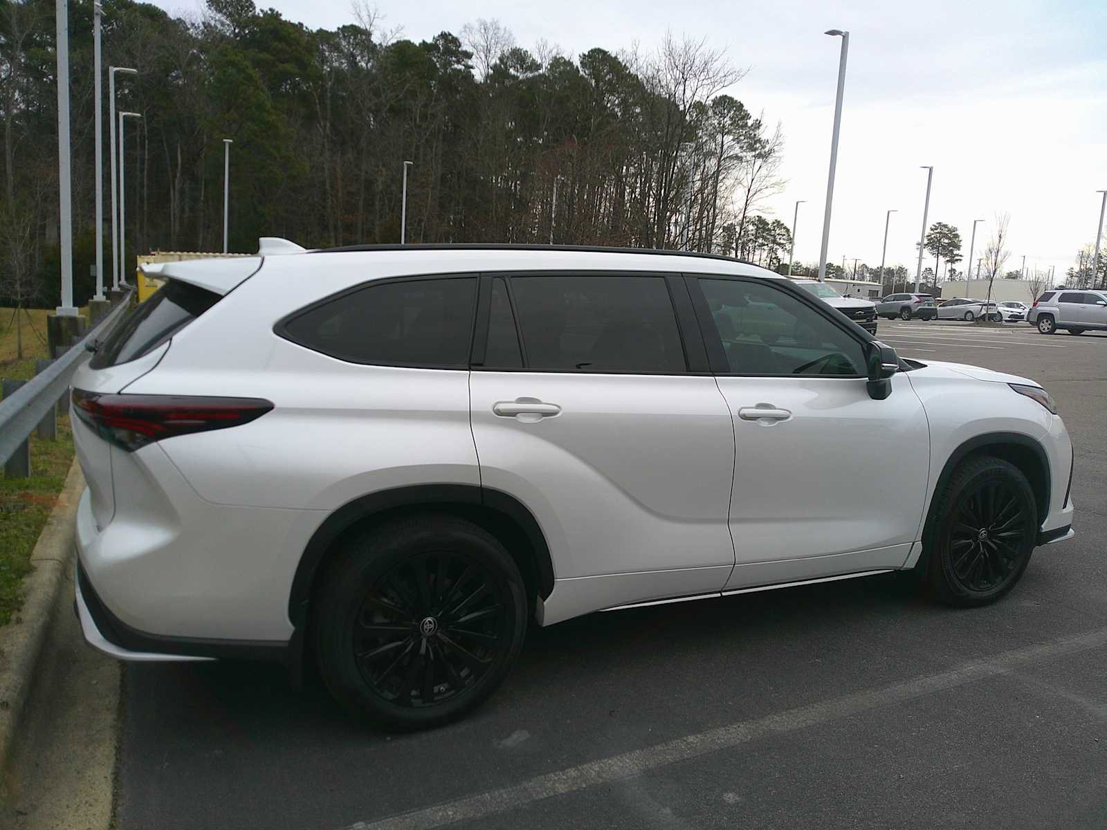 Used 2024 Toyota Highlander XSE image 6