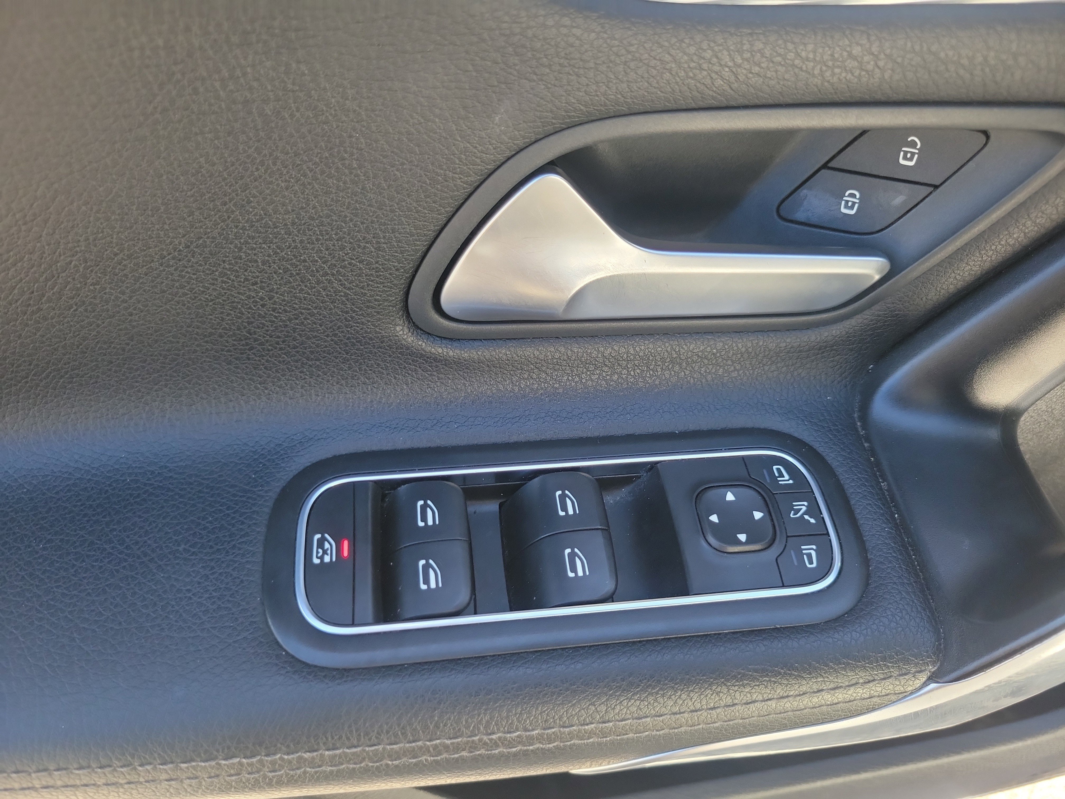 Used 2021 Mercedes-Benz CLA 250 w/ Premium Package image 15