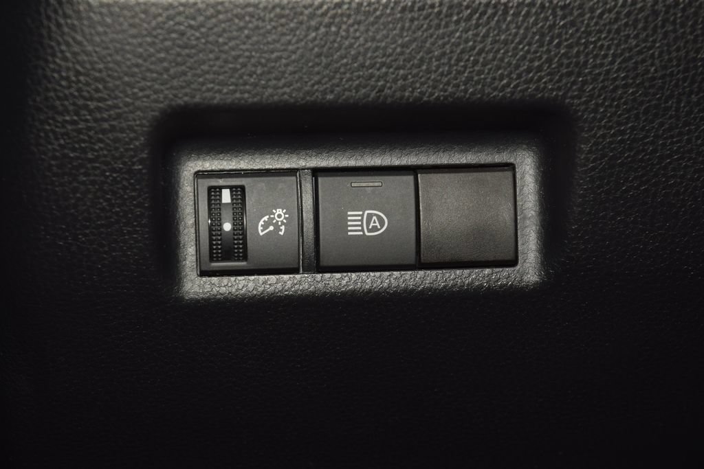Used 2022 Toyota RAV4 XLE FWD image 34