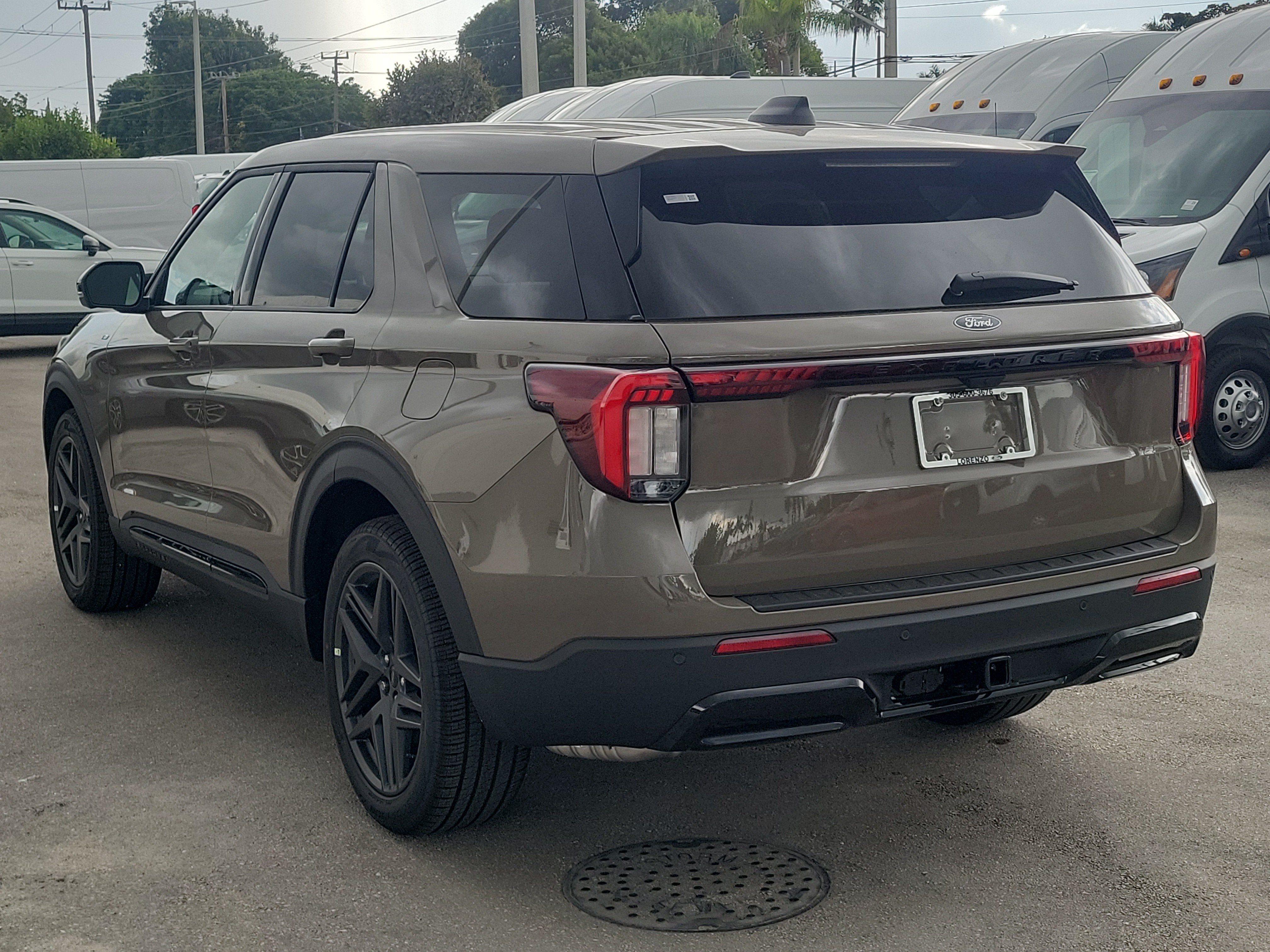 New 2027 Ford Explorer ST-Line w/ Premium Package RWD image 7