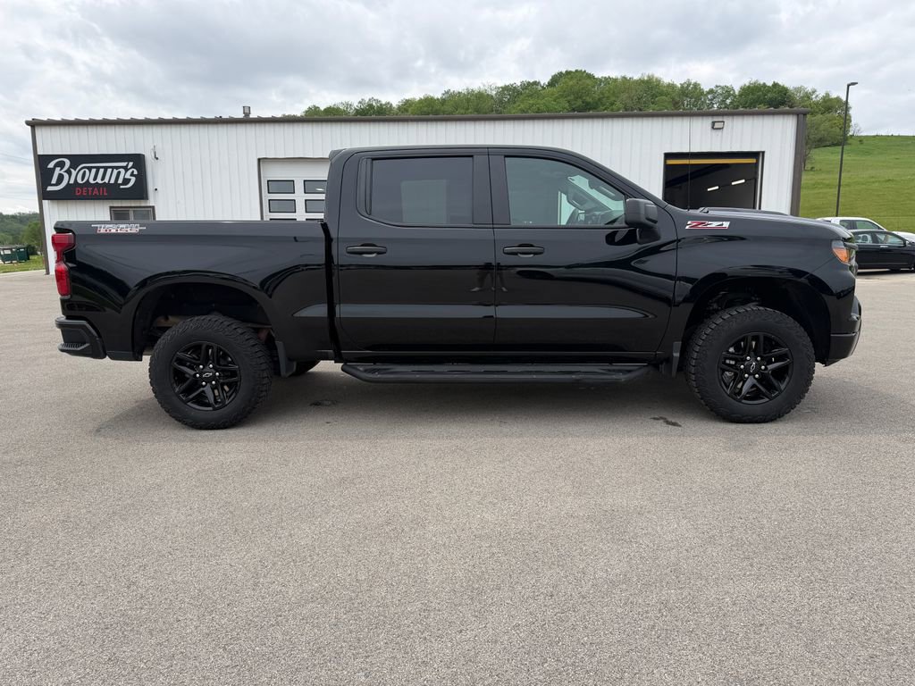Used 2024 Chevrolet Silverado 1500 Custom Trail Boss AWD/4WD image 4