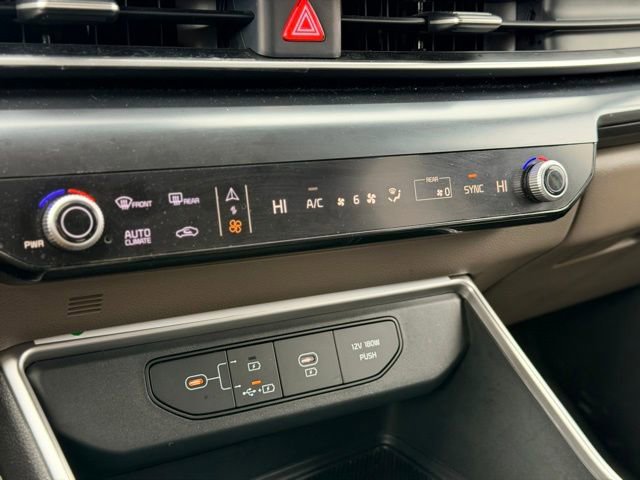 Used 2025 Kia Carnival image 16