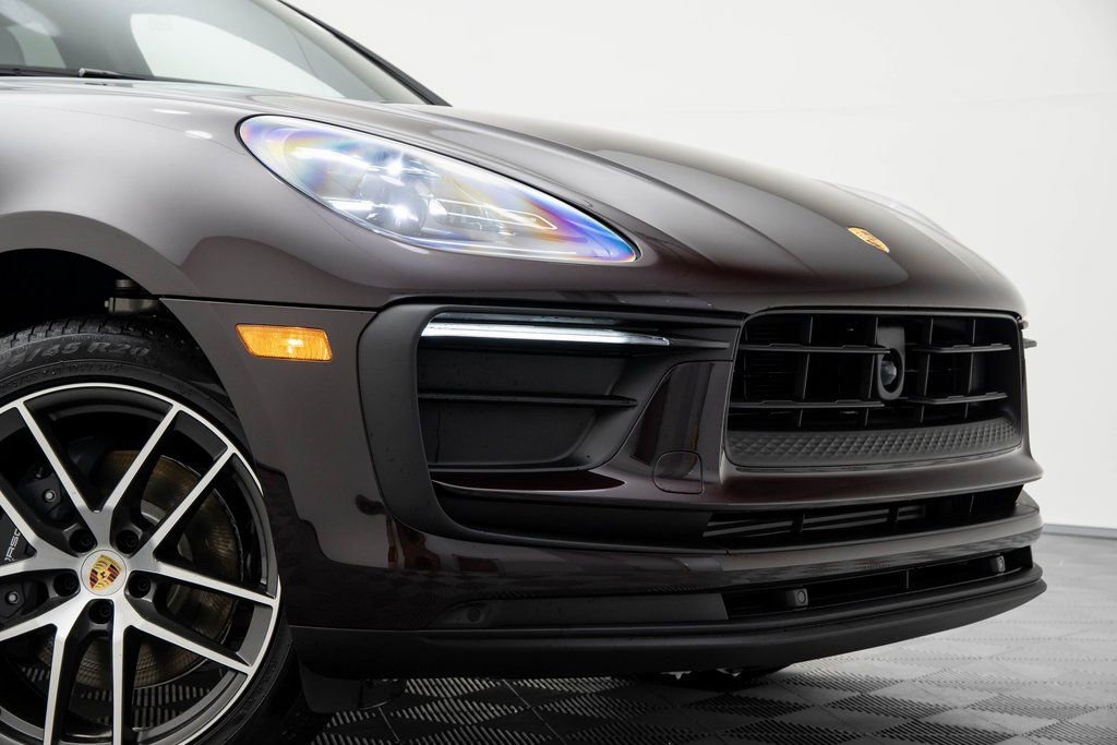Certified 2023 Porsche Macan image 6