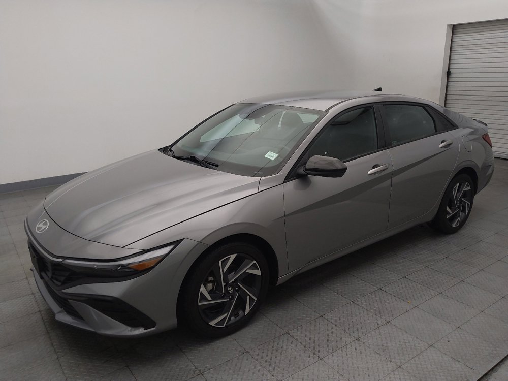 Used 2025 Hyundai Elantra Sport FWD image 2