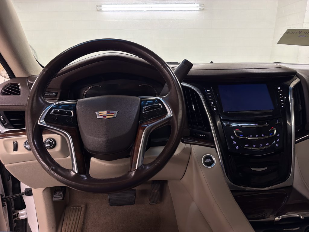 Used 2016 Cadillac Escalade ESV Luxury AWD/4WD image 7