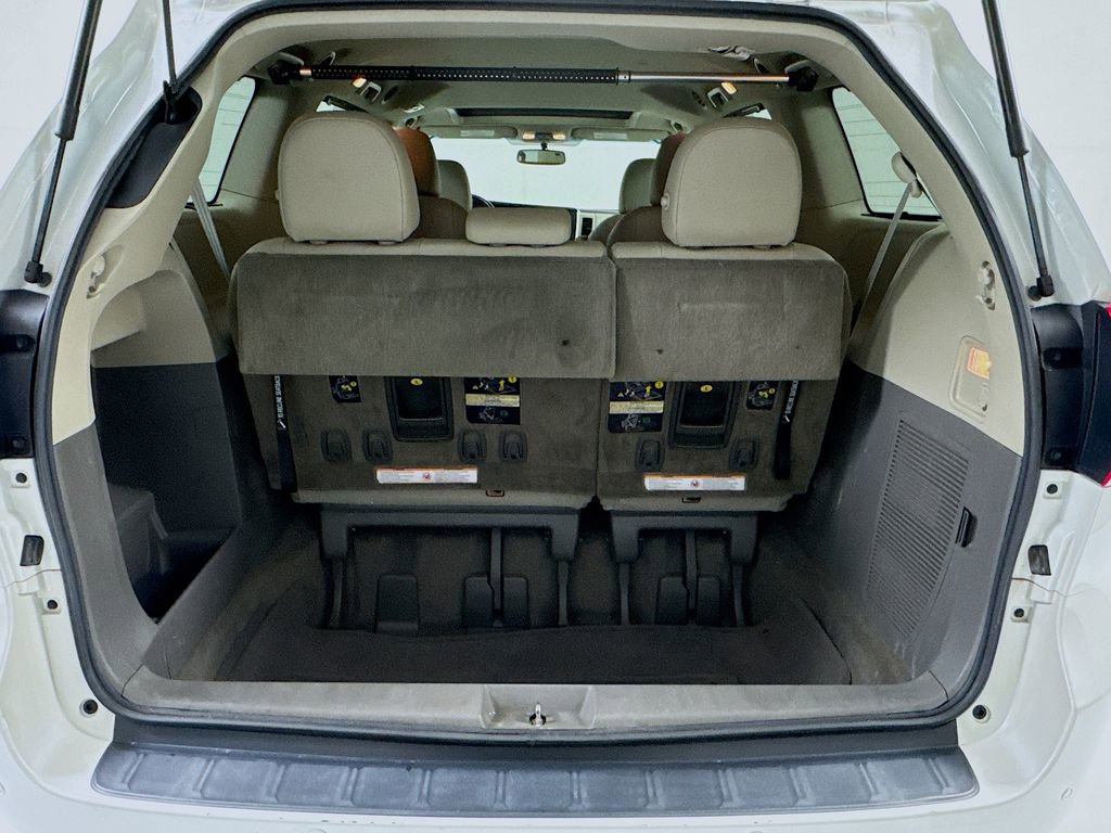 Used 2016 Toyota Sienna XLE image 22