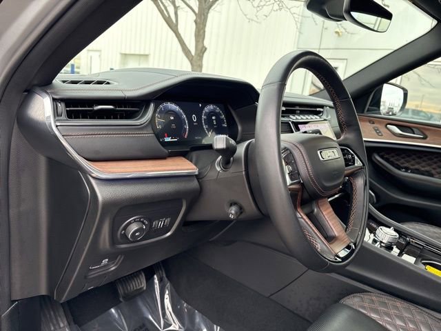 Used 2024 Jeep Grand Cherokee Summit image 10