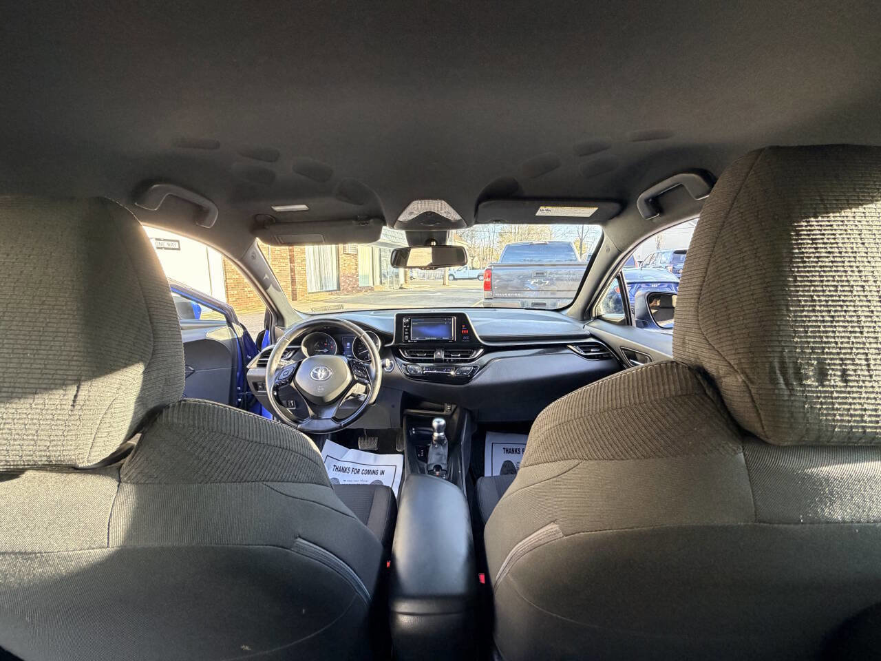 Used 2018 Toyota C-HR XLE 4dr Crossover image 33