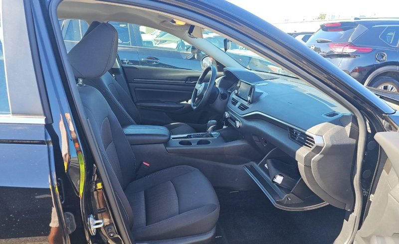 Used 2024 Nissan Altima 2.5 S FWD image 5