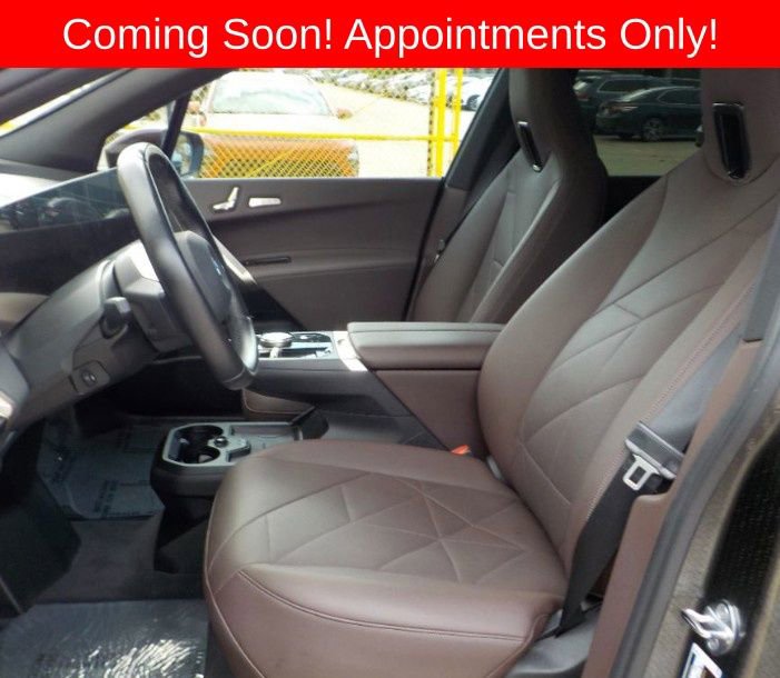 Used 2023 BMW iX xDrive50 w/ Sport Package AWD/4WD image 3