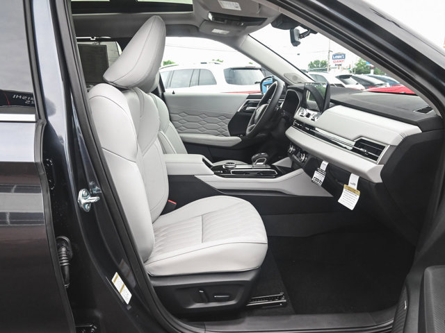 New 2025 Mitsubishi Outlander SEL image 34