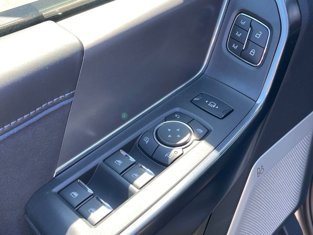 New 2026 Ford F350 Platinum w/ FX4 Off-Road Package image 16