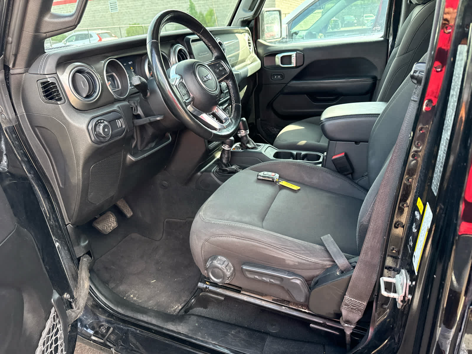 Used 2023 Jeep Wrangler Unlimited Sahara w/ Cold Weather Group AWD/4WD image 7