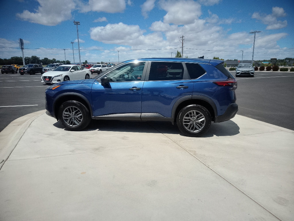 Used 2023 Nissan Rogue S AWD/4WD image 6