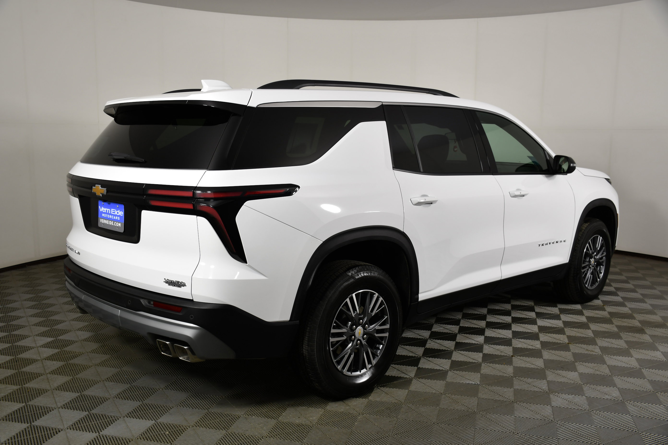 Used 2026 Chevrolet Traverse LT image 6