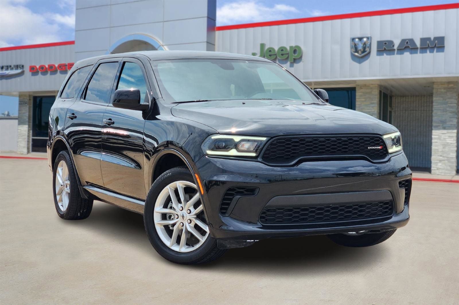 Used 2024 Dodge Durango GT image 1