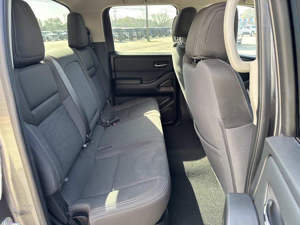 Used 2023 Nissan Frontier SV image 23