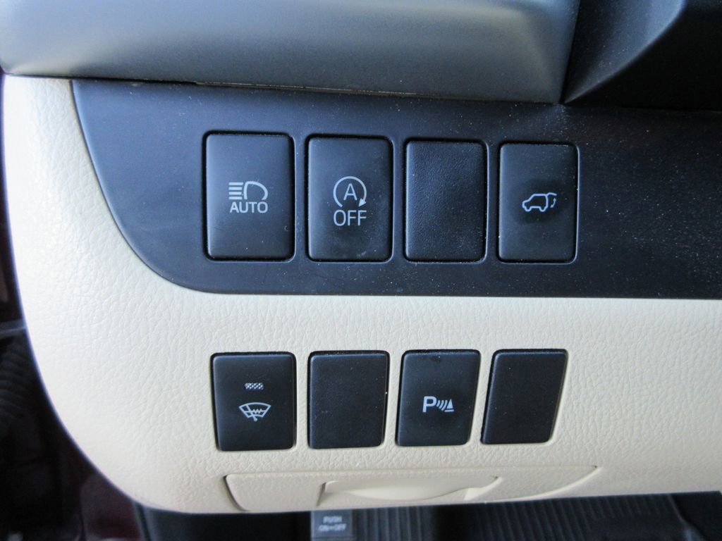 Used 2017 Toyota Highlander Limited image 24