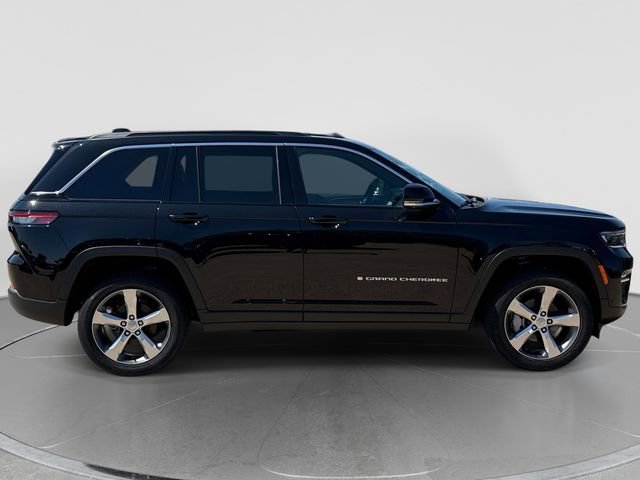 Used 2025 Jeep Grand Cherokee Limited w/ Luxury Tech Group II AWD/4WD image 2