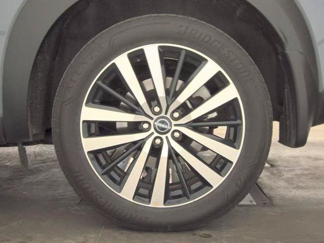 Certified 2025 Nissan Pathfinder Platinum FWD image 22