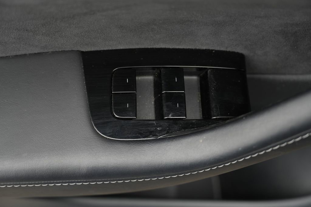 Used 2020 Tesla Model Y Performance image 24