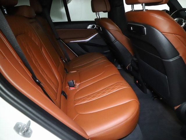 Used 2024 BMW X5 xDrive40i w/ M Sport Package AWD/4WD image 34