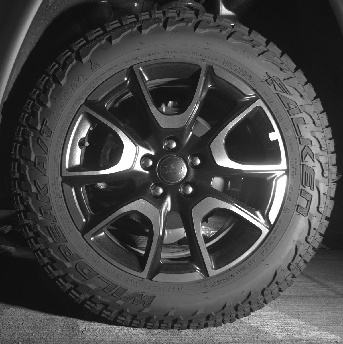 Used 2025 Jeep Compass Trailhawk AWD/4WD image 14