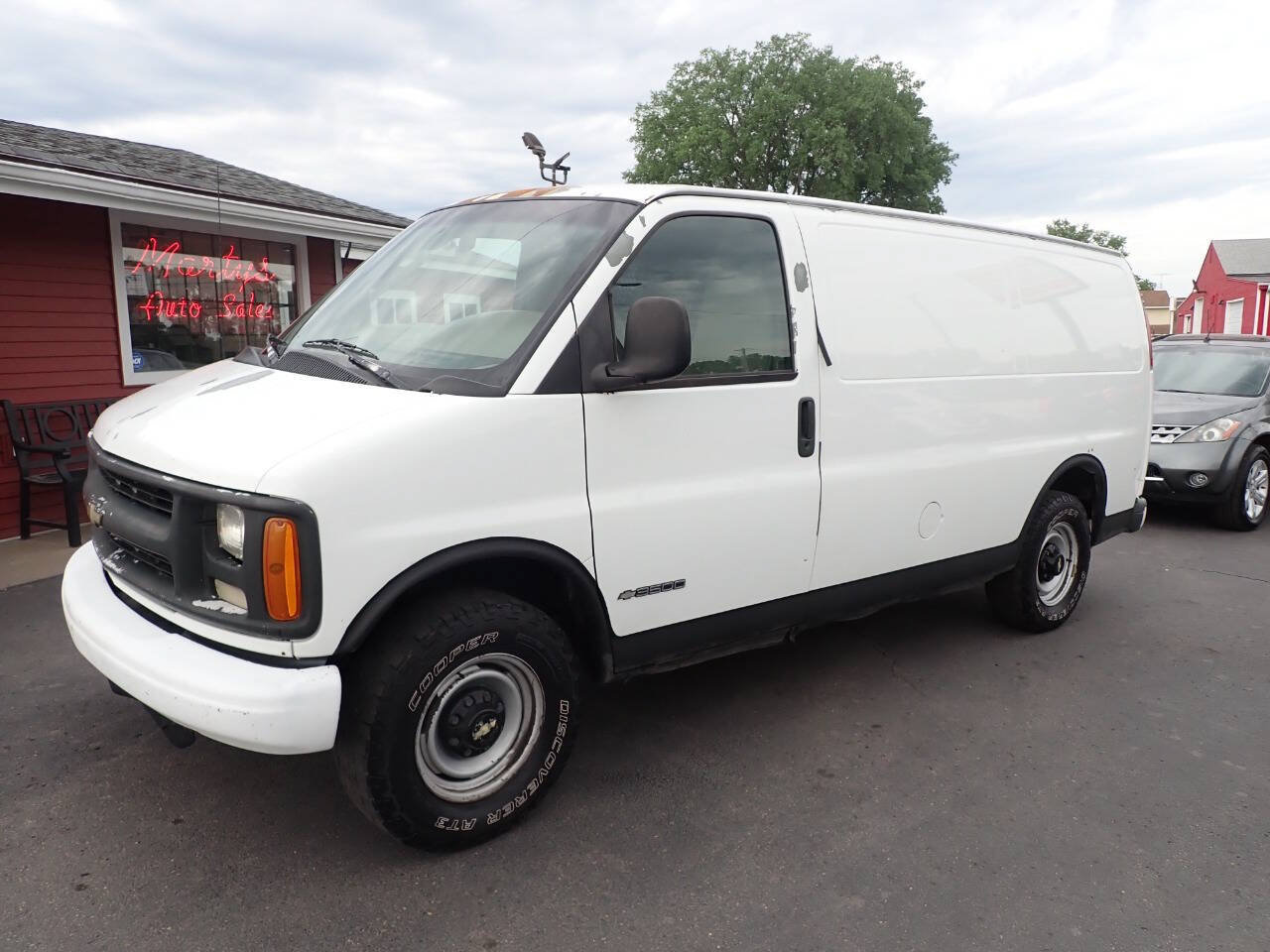 Used 2000 Chevrolet Express 3500 w/ Cold Climate Pkg RWD image 3