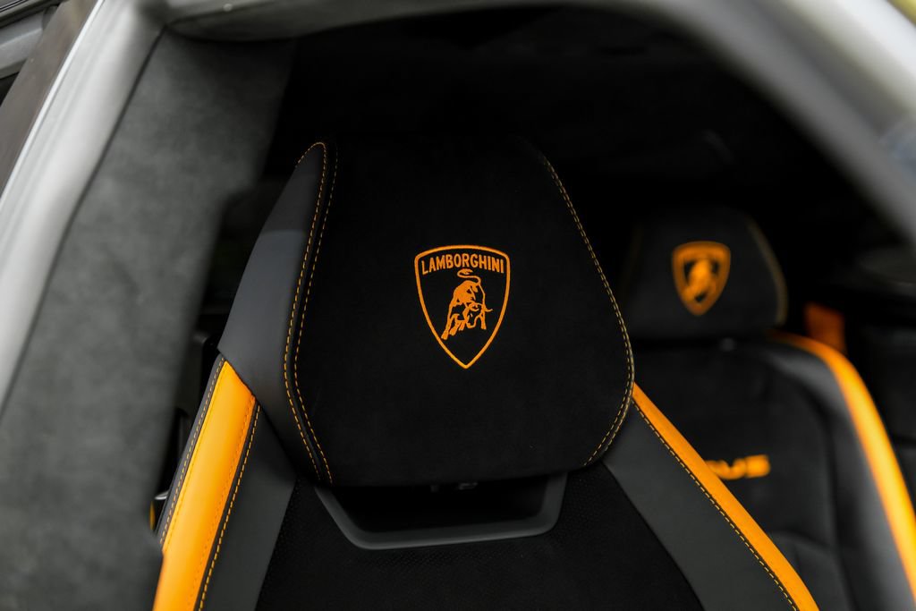 Used 2023 Lamborghini Urus Performante AWD/4WD image 43