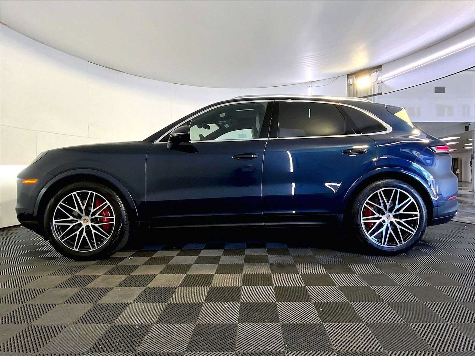 Used 2026 Porsche Cayenne S AWD/4WD image 2
