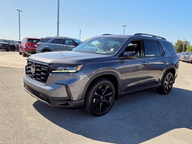 Used 2025 Honda Pilot Black Edition image 3