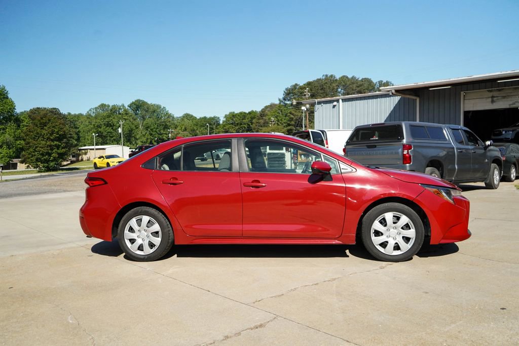 Used 2021 Toyota Corolla LE FWD image 3