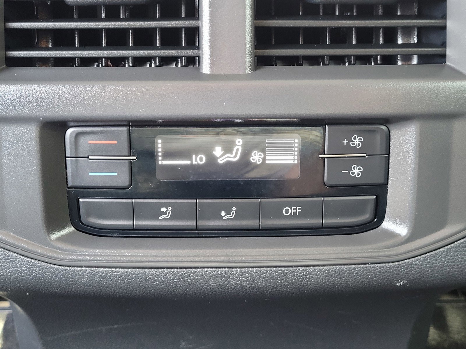 Used 2020 Volkswagen Atlas S w/ Towing Package image 22