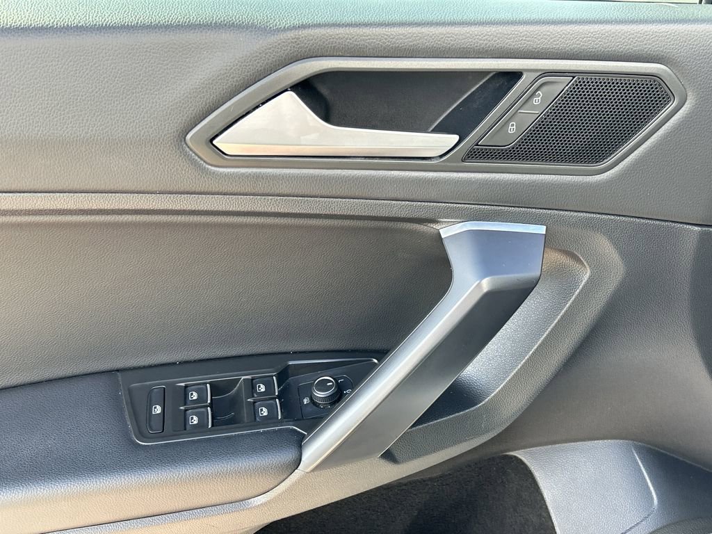 Used 2021 Volkswagen Tiguan SE R-Line image 18