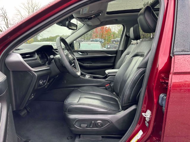 Used 2023 Jeep Grand Cherokee L Limited AWD/4WD image 6