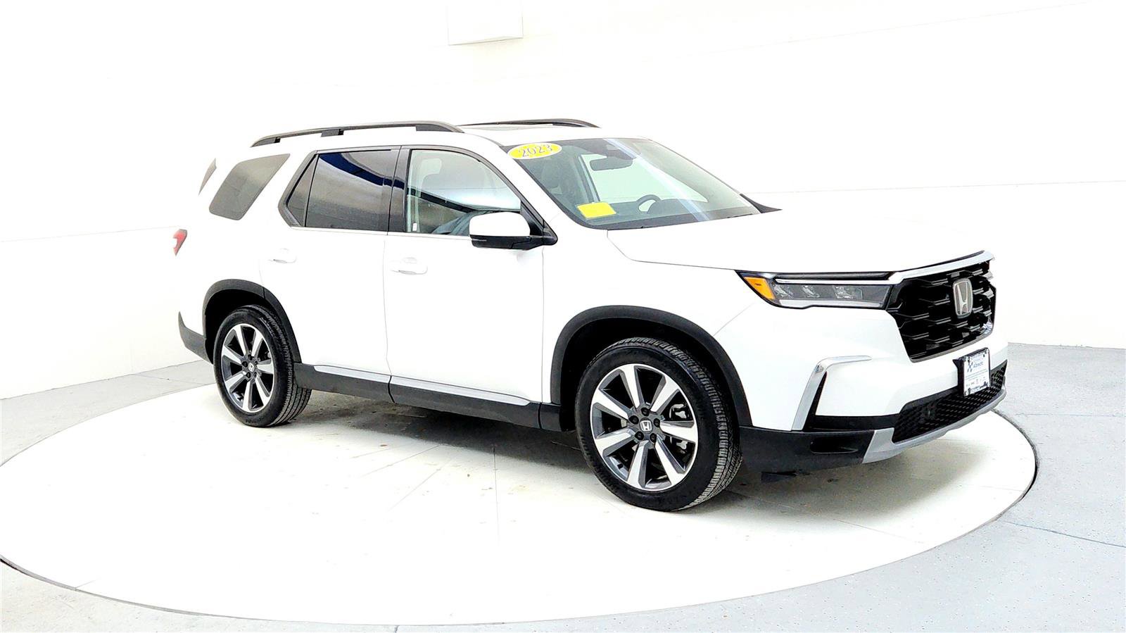 Used 2023 Honda Pilot Touring image 7