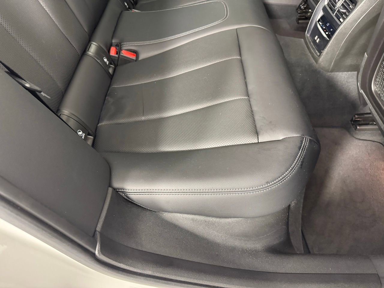 Used 2023 BMW 330i Sedan w/ Premium Package image 30