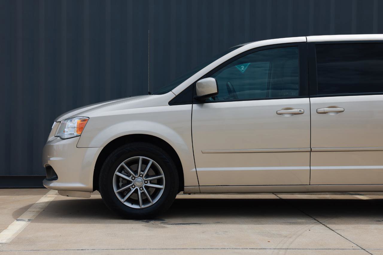 Used 2015 Dodge Grand Caravan SE FWD image 28