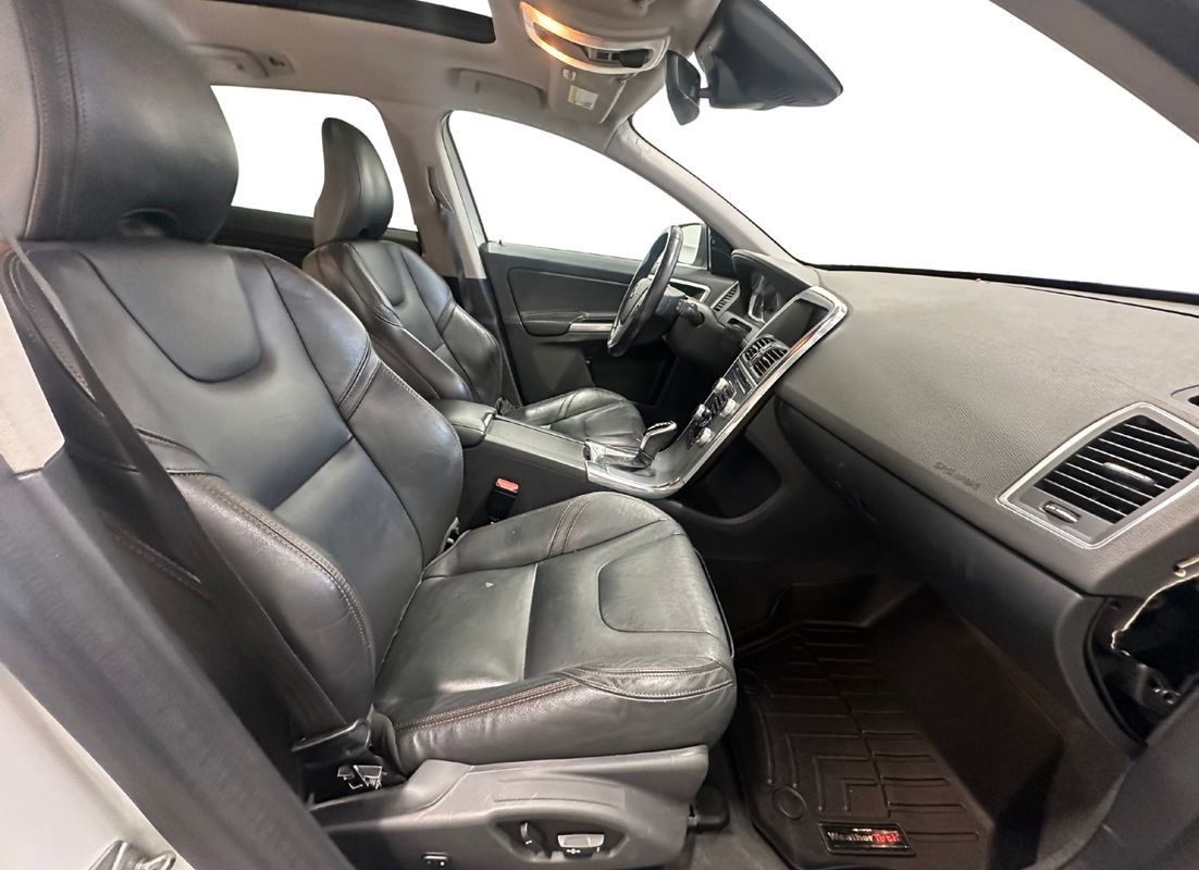 Used 2017 Volvo XC60 T6 Dynamic w/ Preferred Option Package image 16