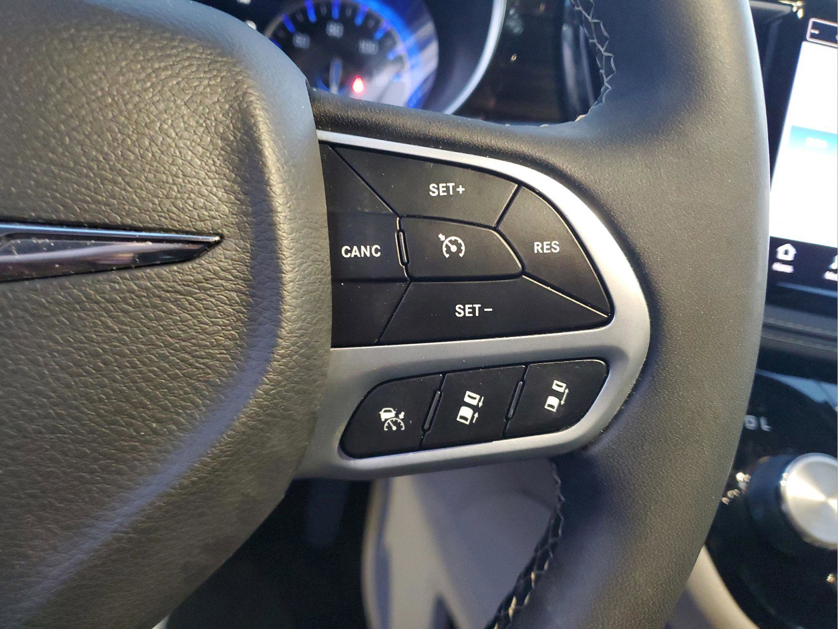 Certified 2022 Chrysler Pacifica Limited FWD image 23