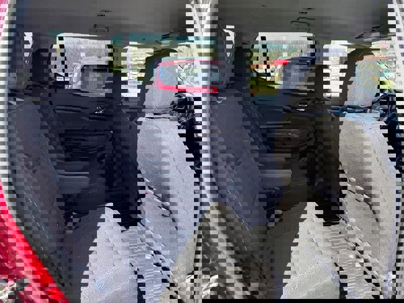 Used 2023 GMC Acadia SLE image 10