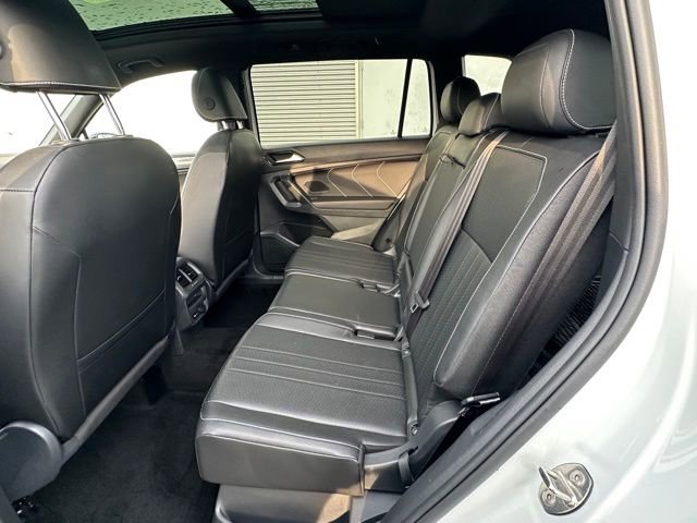 Certified 2022 Volkswagen Tiguan SE R-Line image 30