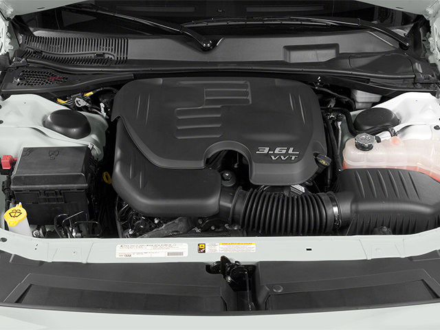 Used 2014 Dodge Challenger SXT RWD image 13