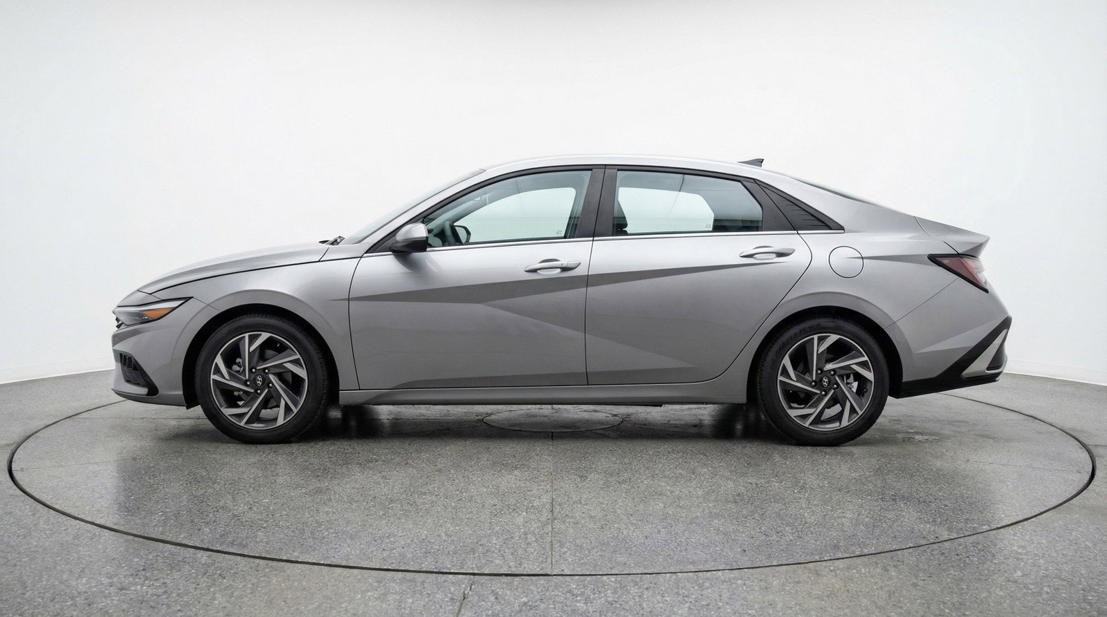 Used 2025 Hyundai Elantra SEL FWD image 5
